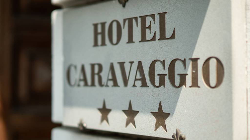 Hotel-Caravaggio-Firenze-09-insegna-hotel-orizzontale