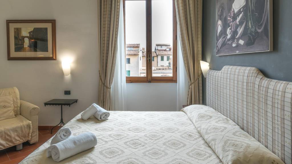 Hotel-Caravaggio-Firenze-10-camera-matrimoniale-con-vista-cupola-foto-orizzontale