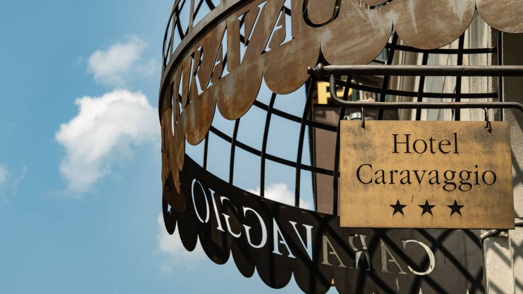 Hotel-Caravaggio-Firenze-10-insegna-hotel-esterna-orizzontale