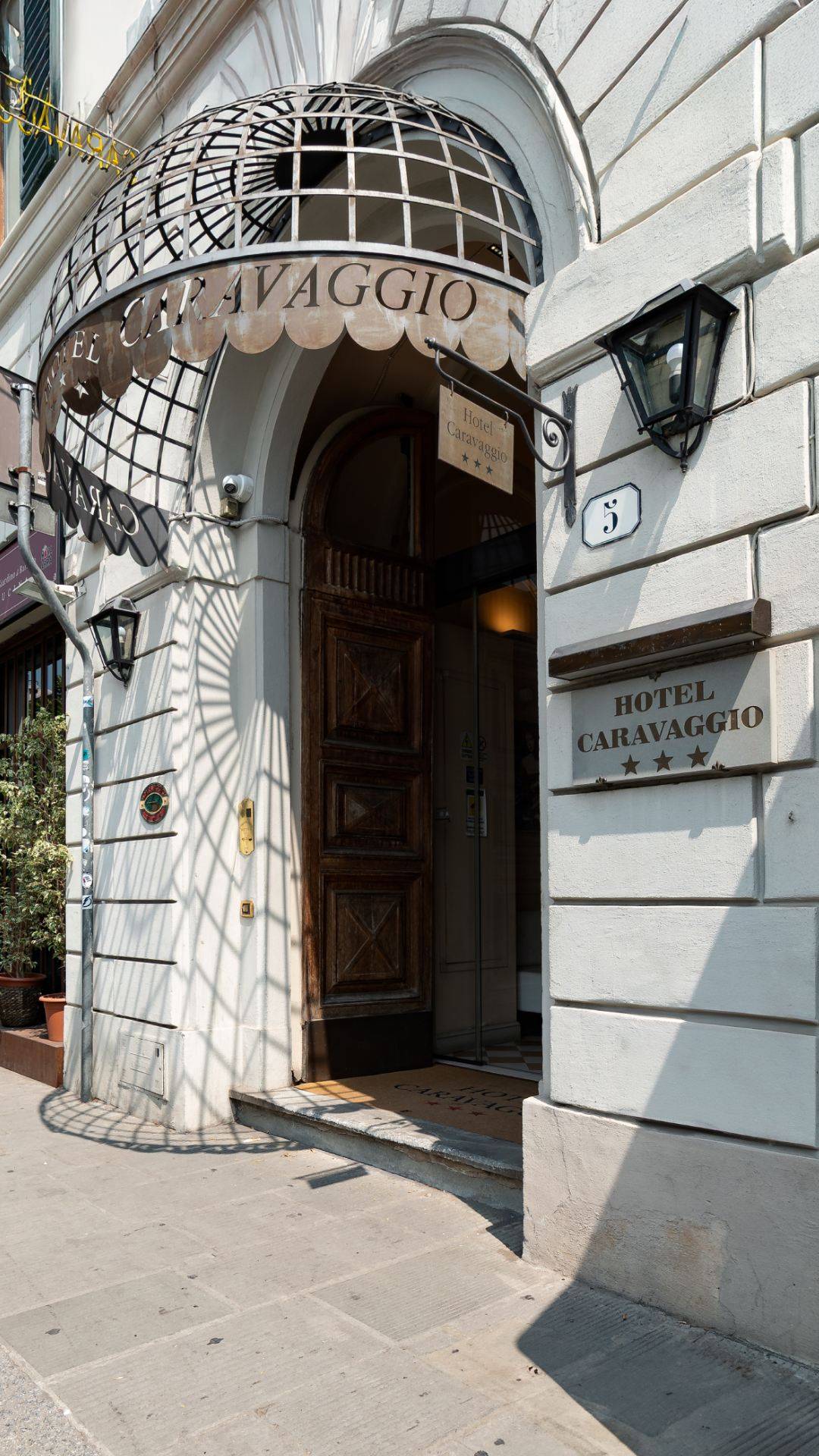 Hotel-Caravaggio-Firenze-08-hotel-esterno-verticale