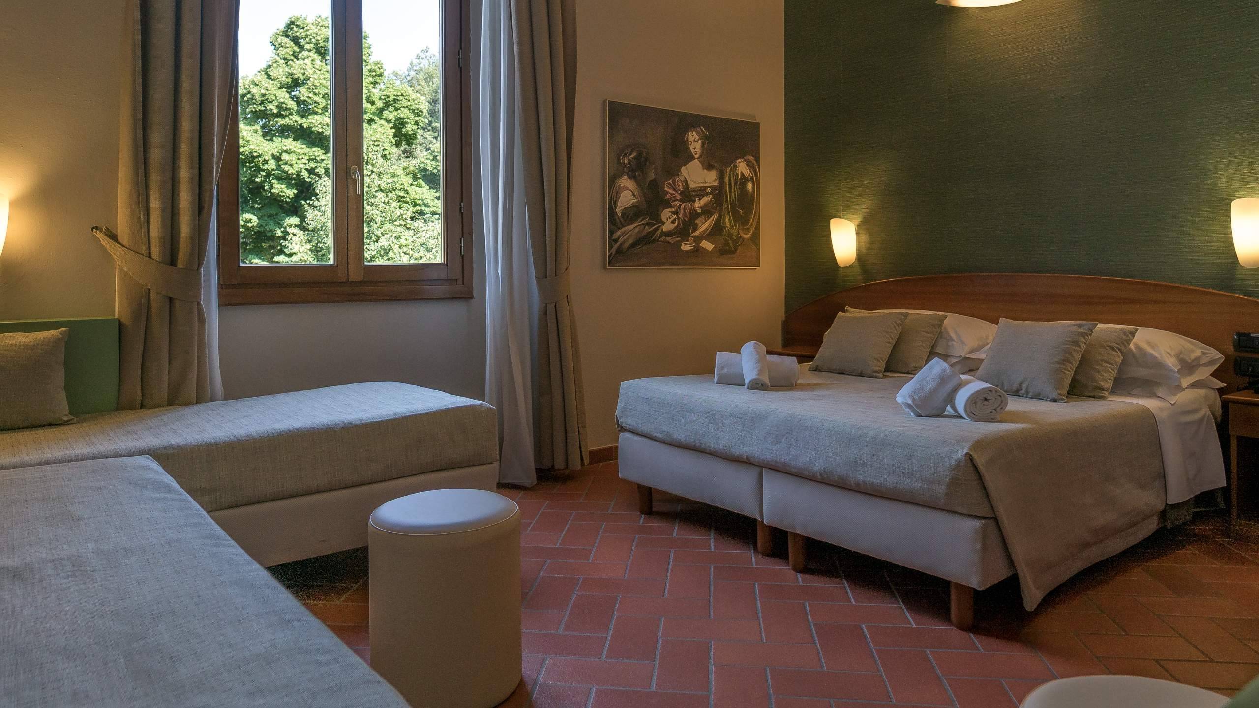 Hotel-Caravaggio-Firenze-16-camera-superior-letto-foto-orizzontale