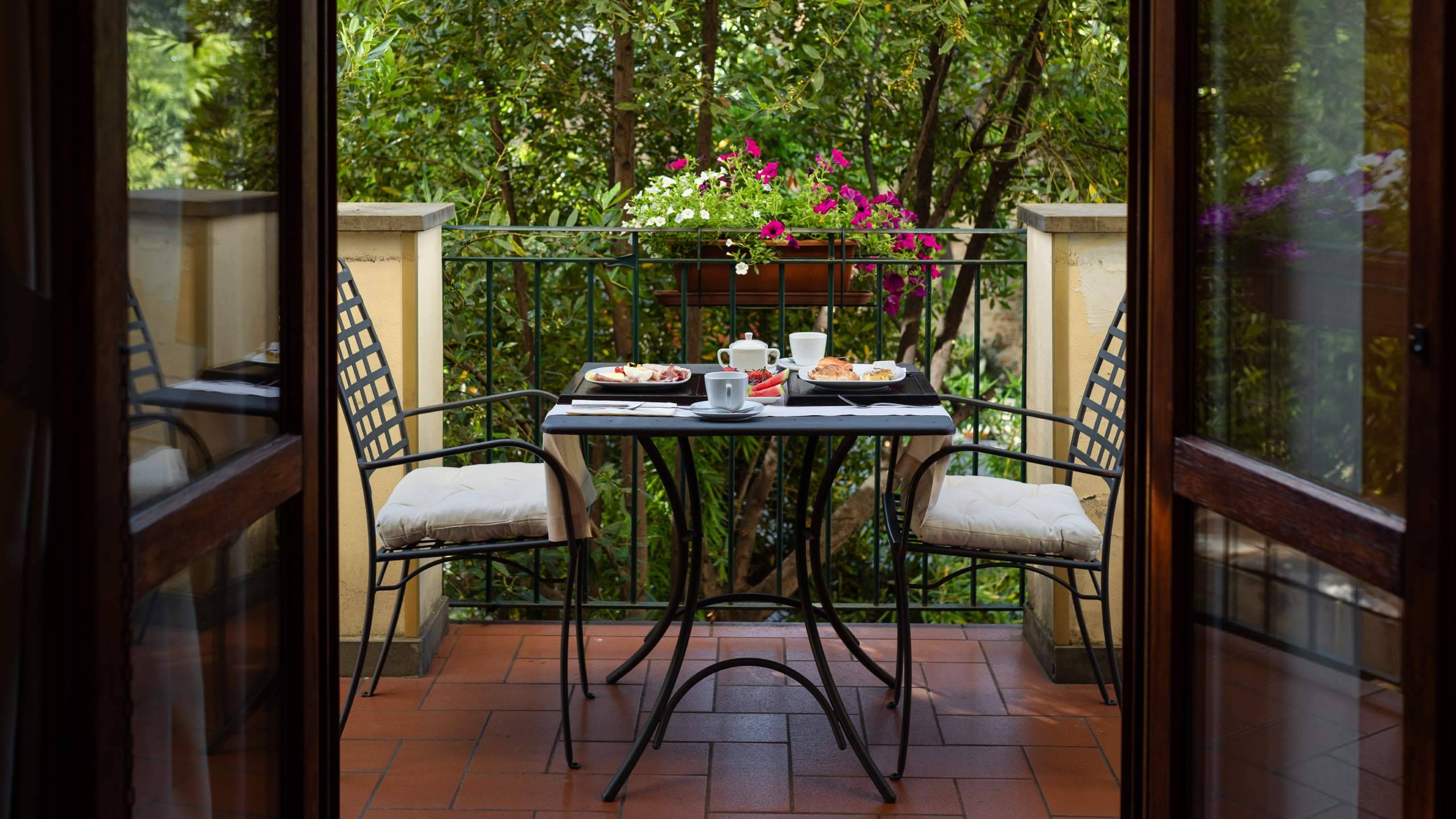 Hotel-Caravaggio-Firenze-colazione-in-terrazza-aperto-foto-orizzontale Hotel-Caravaggio-Firenze-colazione-in-terrazza-aperto-foto-orizzontale