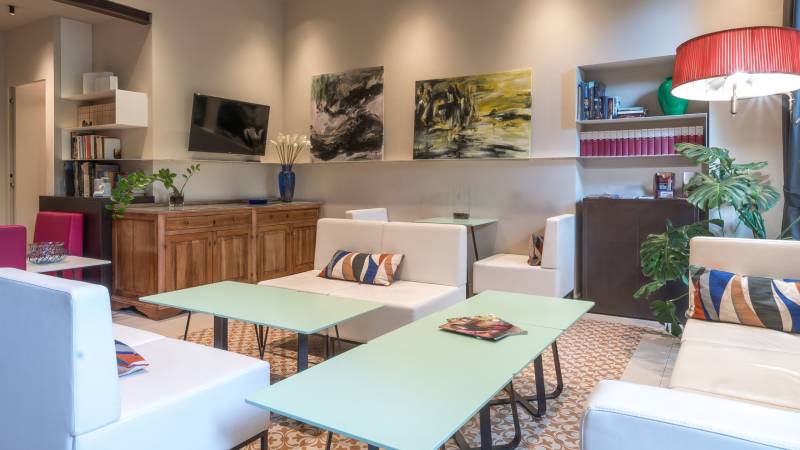Hotel-Caravaggio-Firenze-04-spazio-comune-salone-e-lounge-bar-orizzontale