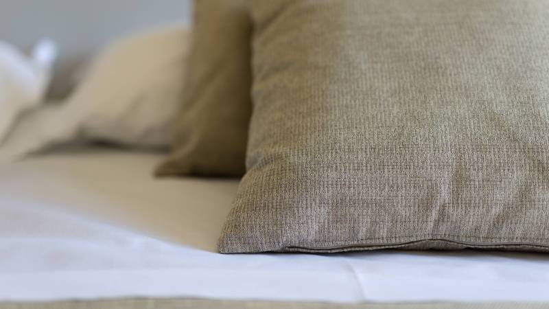 Hotel-Caravaggio-Firenze-26-cuscino-letto-dettaglio-foto-orizzontale